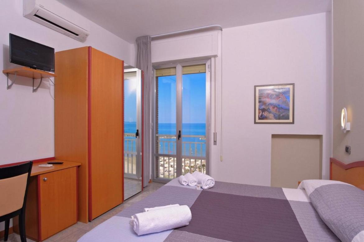 Hotel La Perla Cupra Marittima Ngoại thất bức ảnh