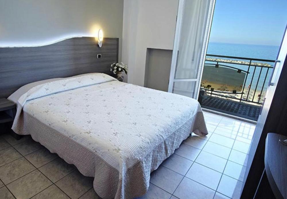 Hotel La Perla Cupra Marittima Ngoại thất bức ảnh