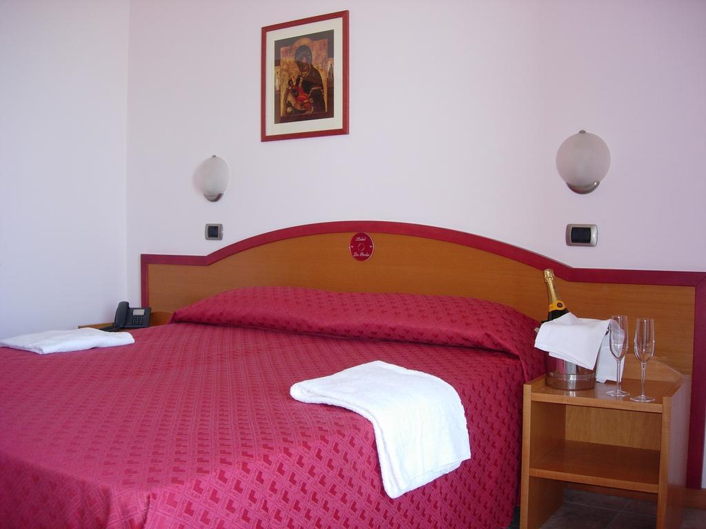 Hotel La Perla Cupra Marittima Phòng bức ảnh