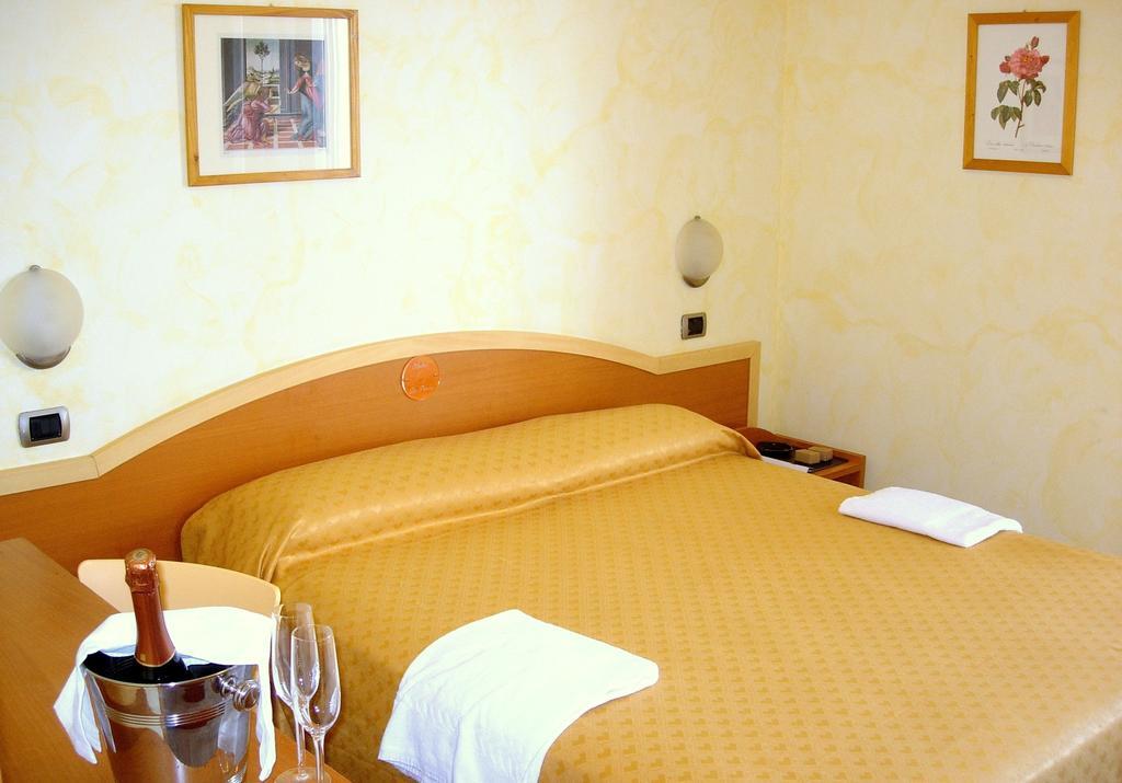 Hotel La Perla Cupra Marittima Phòng bức ảnh