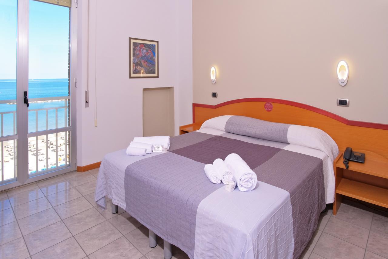 Hotel La Perla Cupra Marittima Ngoại thất bức ảnh