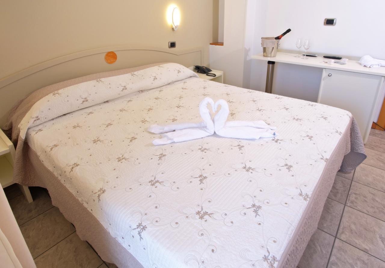 Hotel La Perla Cupra Marittima Ngoại thất bức ảnh