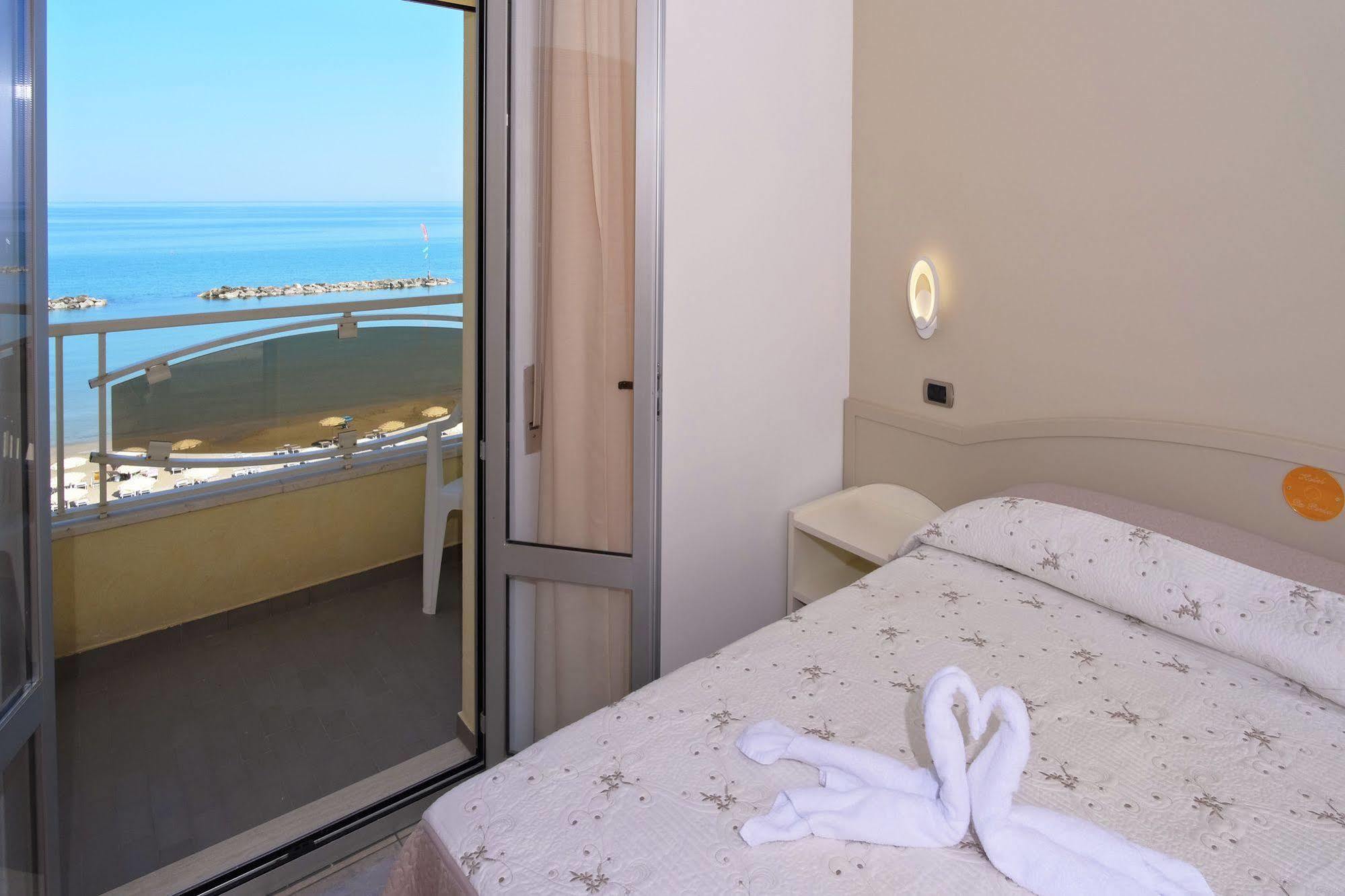 Hotel La Perla Cupra Marittima Ngoại thất bức ảnh