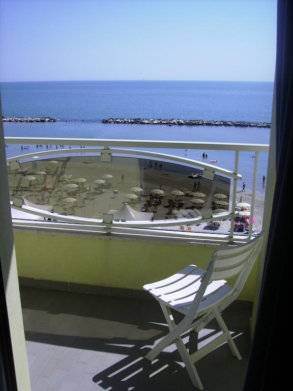 Hotel La Perla Cupra Marittima Ngoại thất bức ảnh