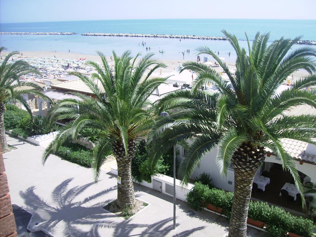 Hotel La Perla Cupra Marittima Ngoại thất bức ảnh