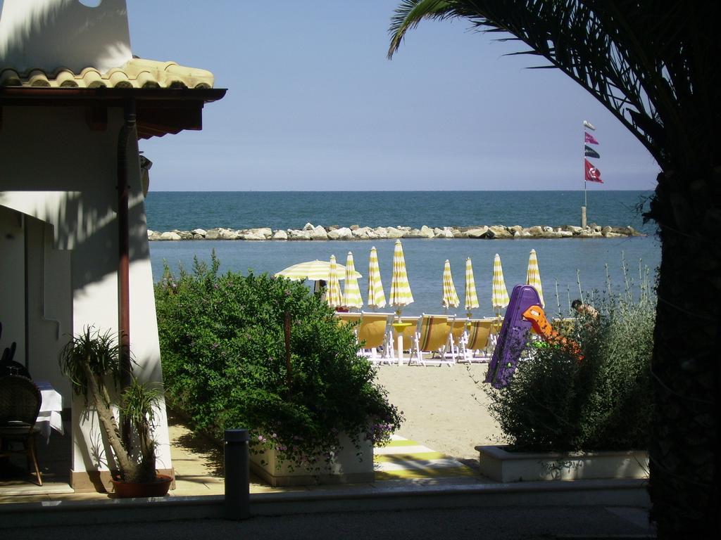 Hotel La Perla Cupra Marittima Ngoại thất bức ảnh