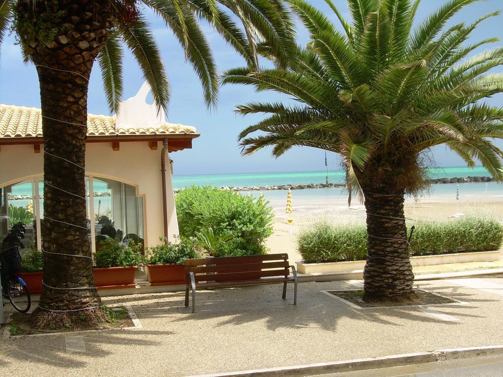 Hotel La Perla Cupra Marittima Ngoại thất bức ảnh